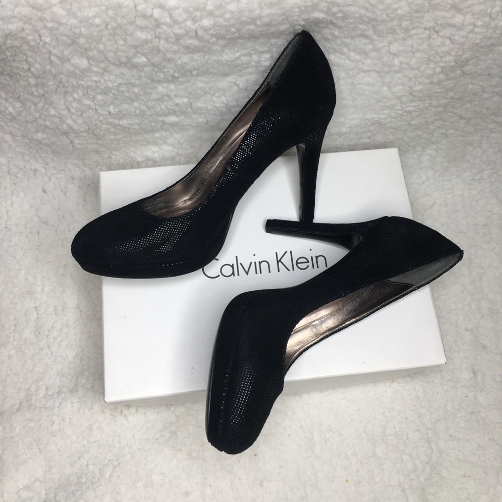 Calvin Klein textured pumps